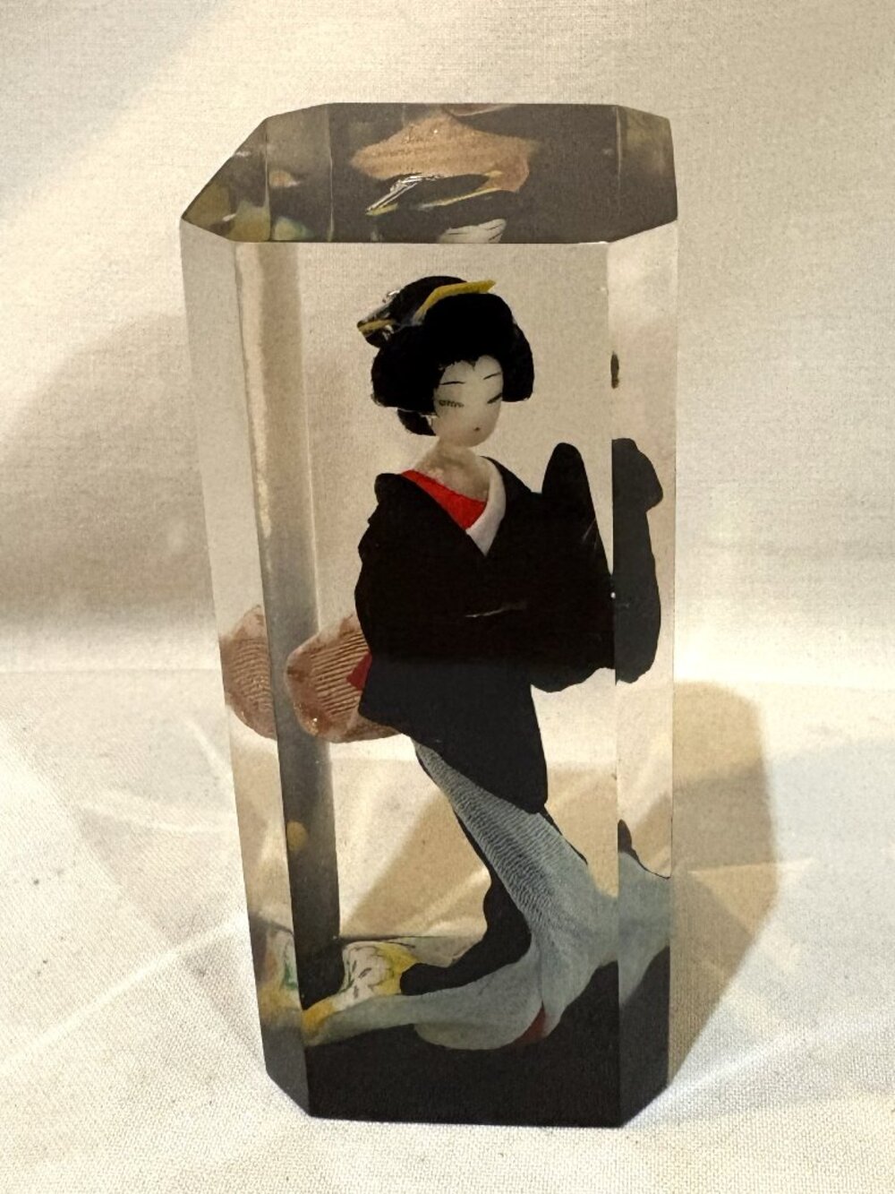VTG 1950s Japanese Dancing Geisha in Kimono Lucite Paperweight Desktop Decor